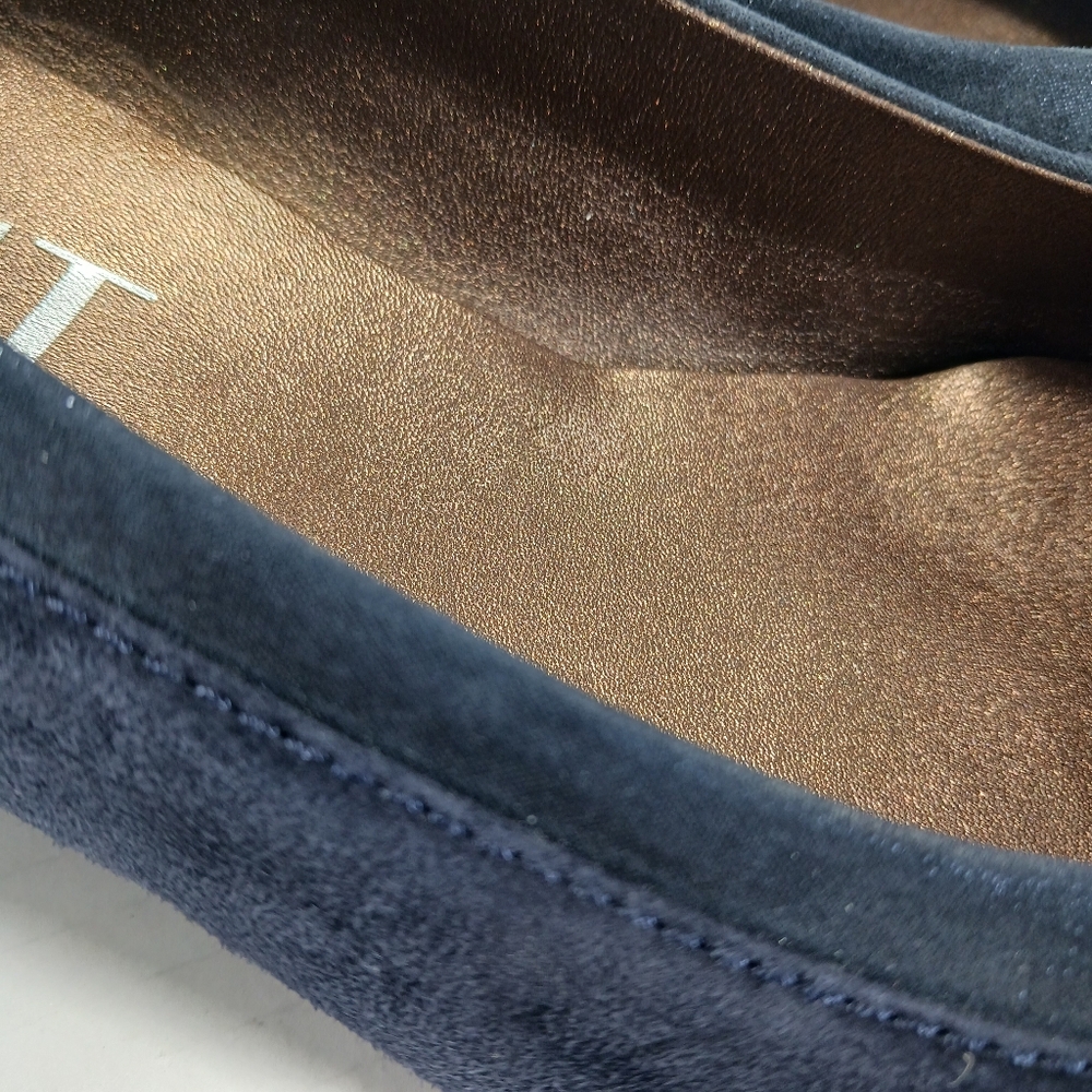 AGL Kristen Navy Suede Ballet Flats Covered Block Heels Rubber Sole EUC Sz 41 - Picture 11 of 15
